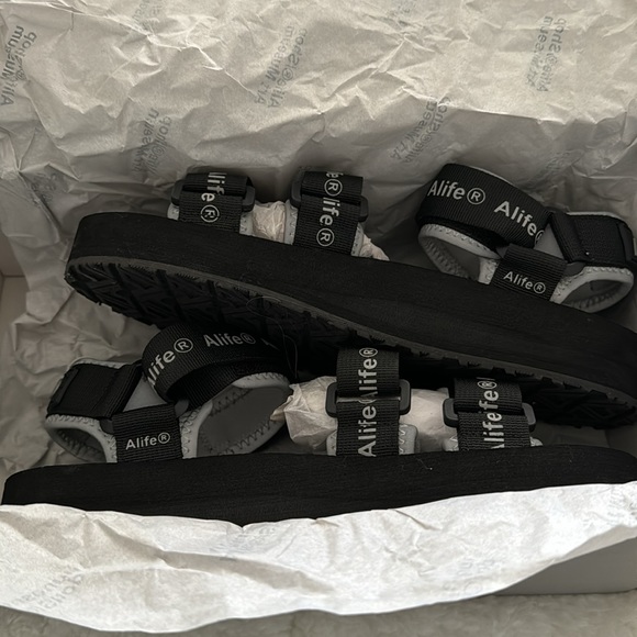 Alife Dad Sandals New Never Worn - Picture 6 of 7